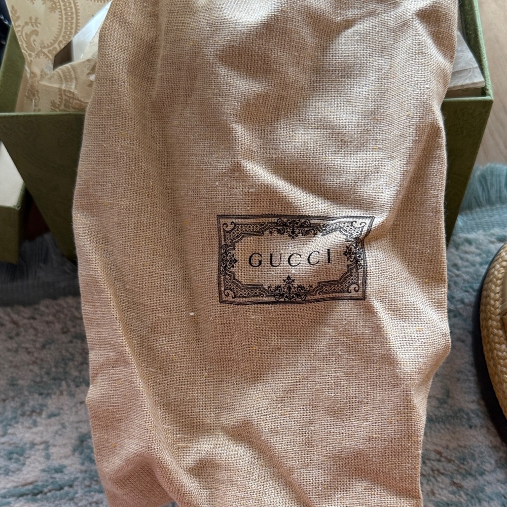 Gucci Women's Cream and Navy Blue Espadrille Slides - Picture 8 of 10